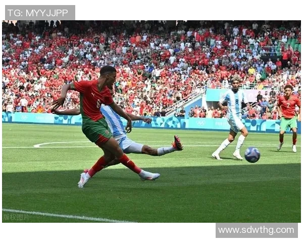 世界足球史上十位传奇巨星的辉煌与足迹解析